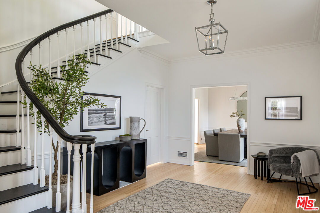 625 N Sierra Dr
