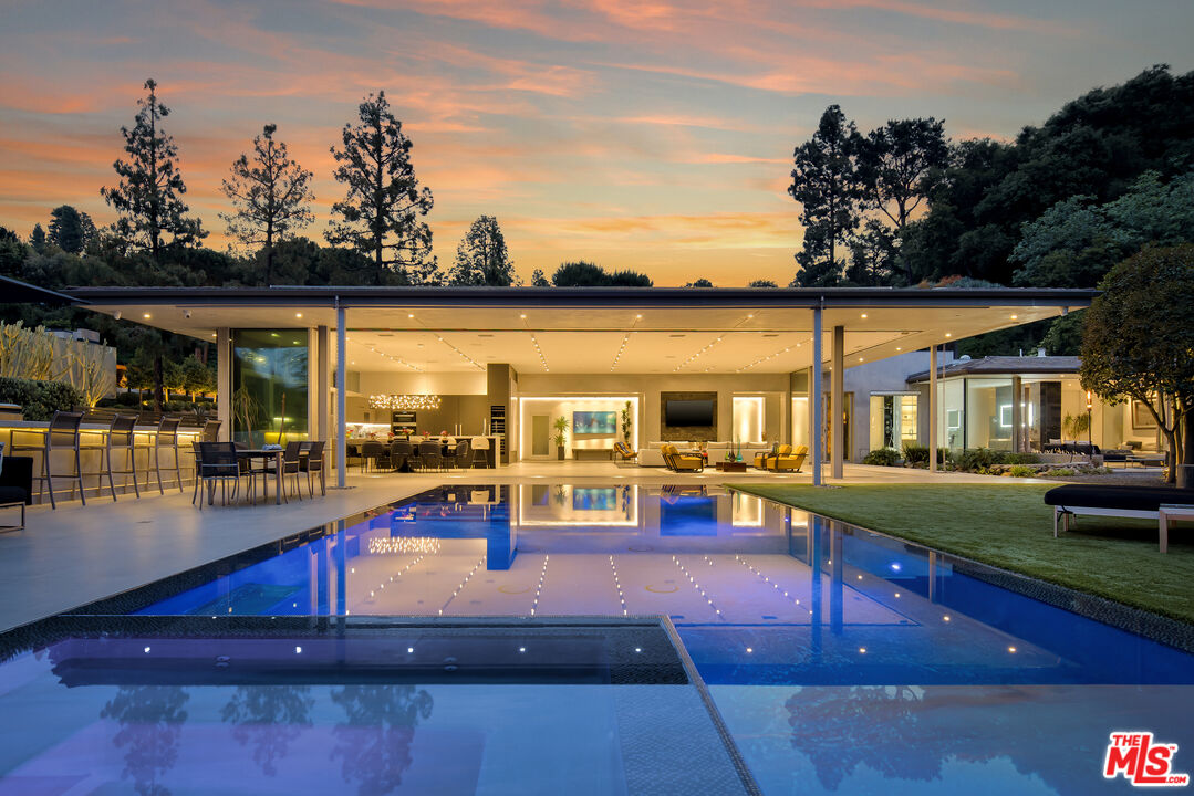 1975 Loma Vista Dr