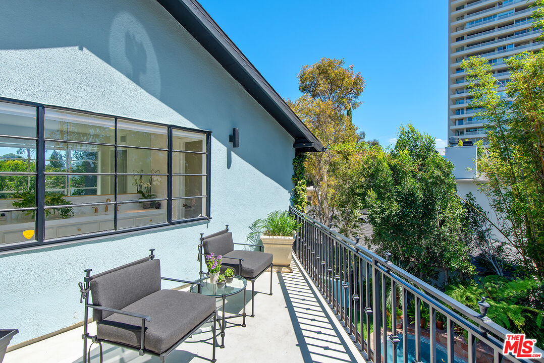 1151 Sunset Vale Ave