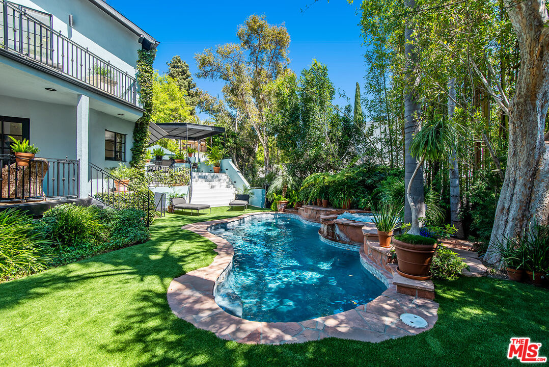 1151 Sunset Vale Ave