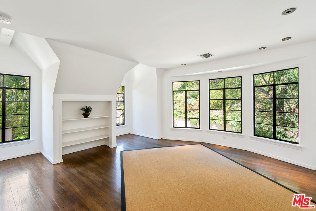 1151 Sunset Vale Ave