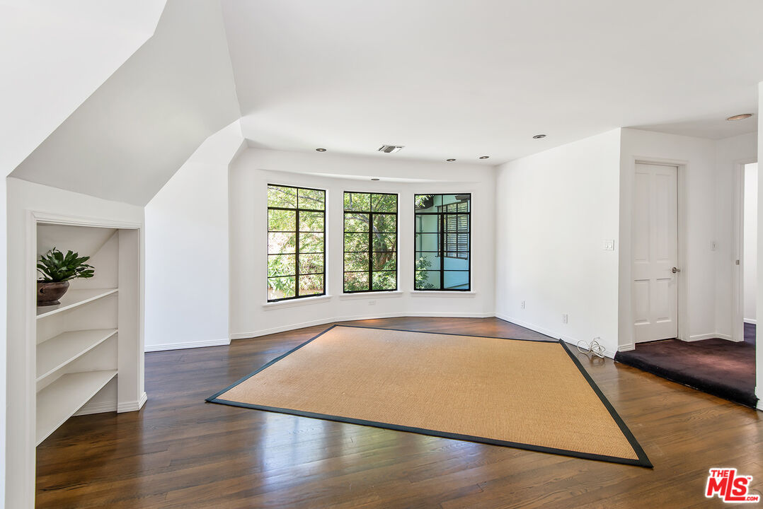 1151 Sunset Vale Ave