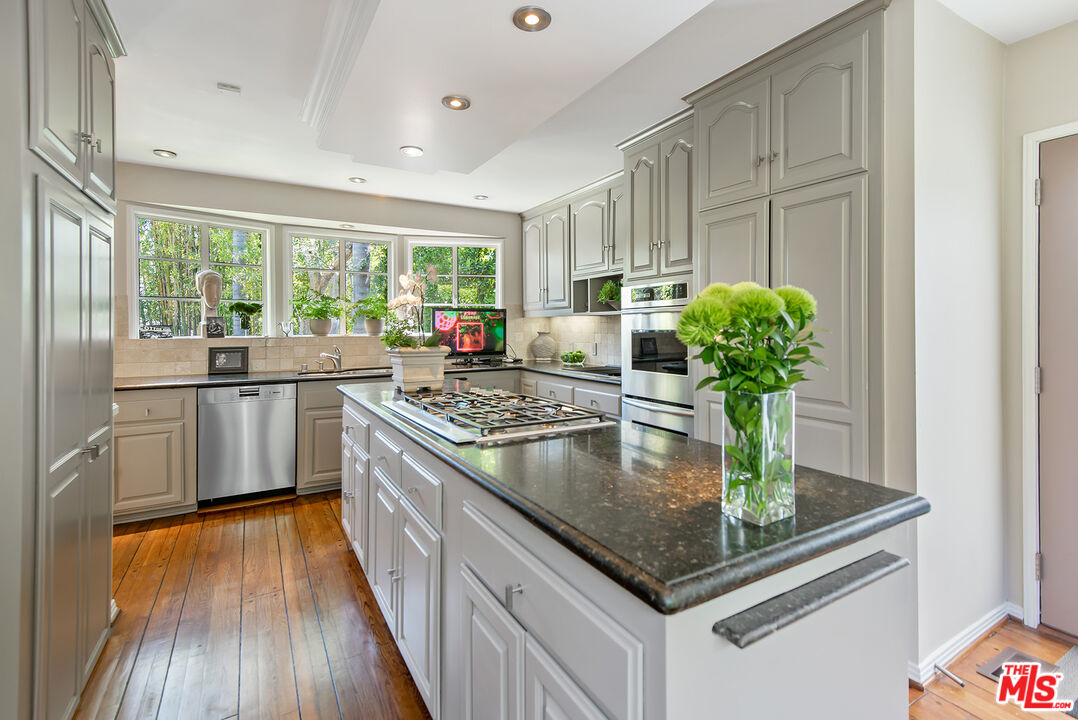 1151 Sunset Vale Ave