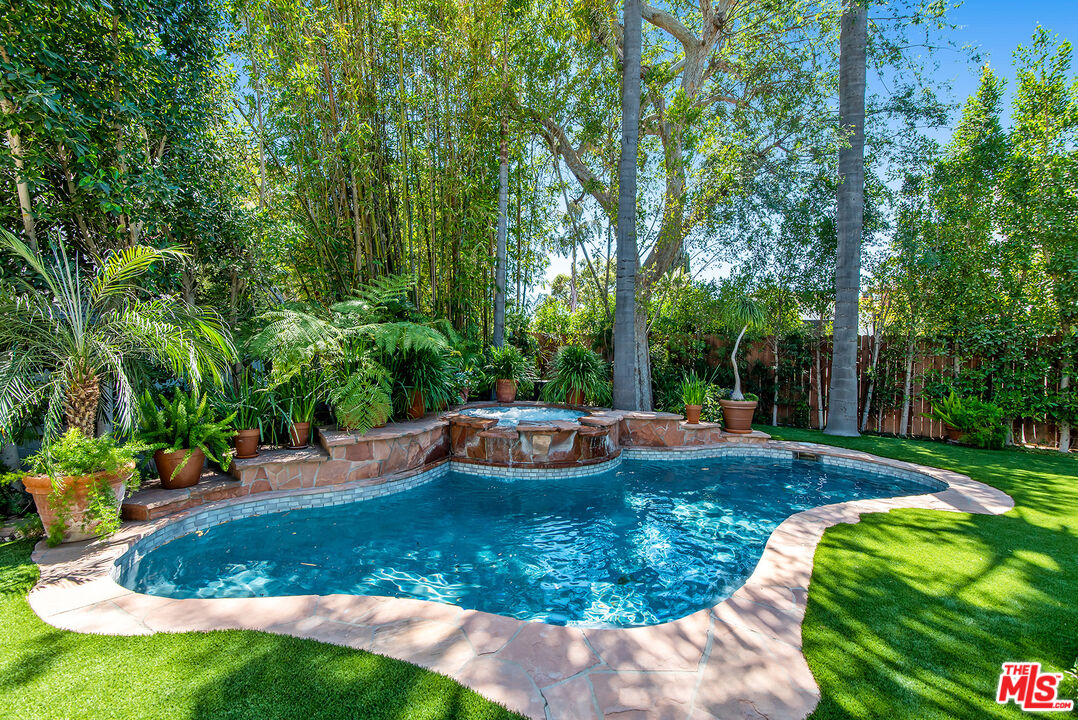 1151 Sunset Vale Ave