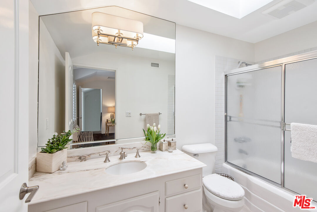 1151 Sunset Vale Ave