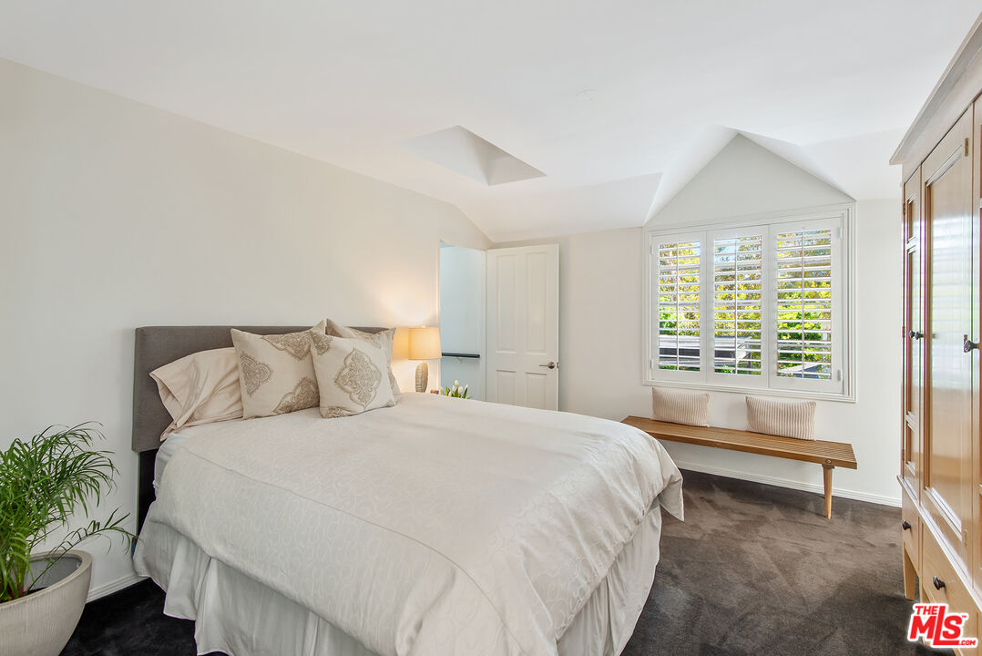 1151 Sunset Vale Ave