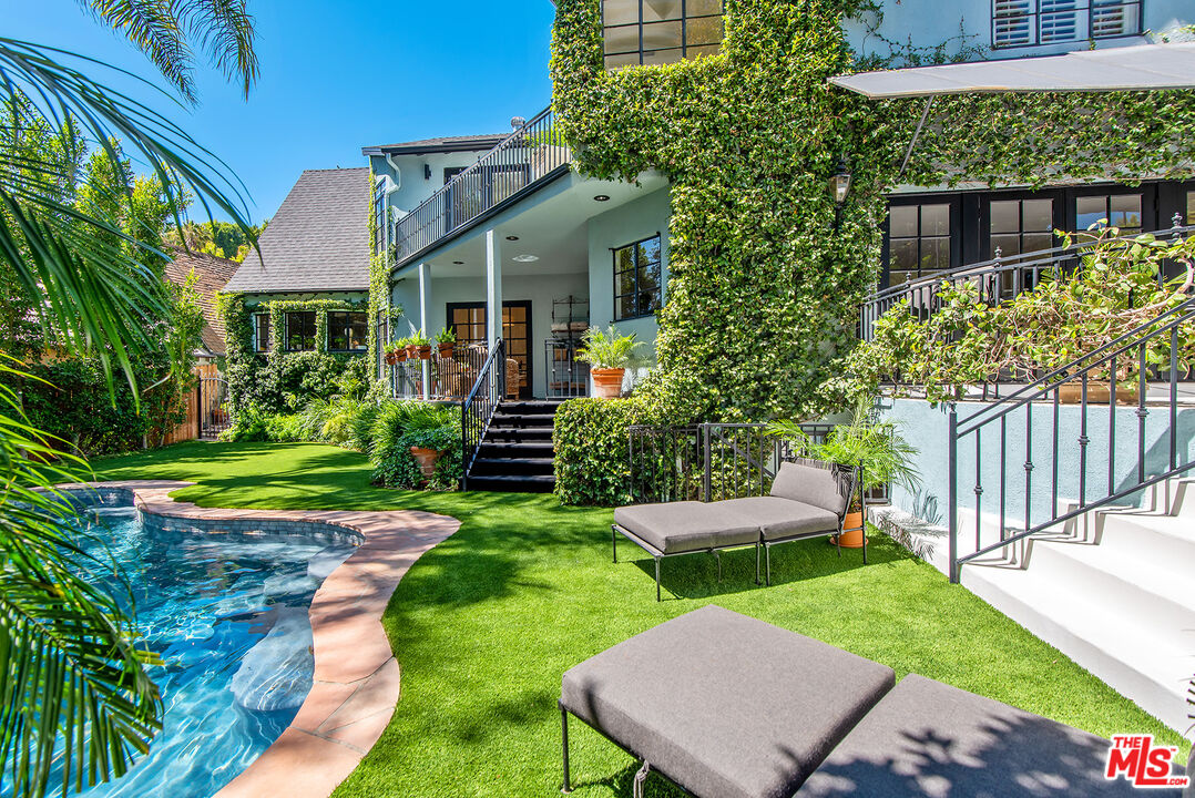 1151 Sunset Vale Ave