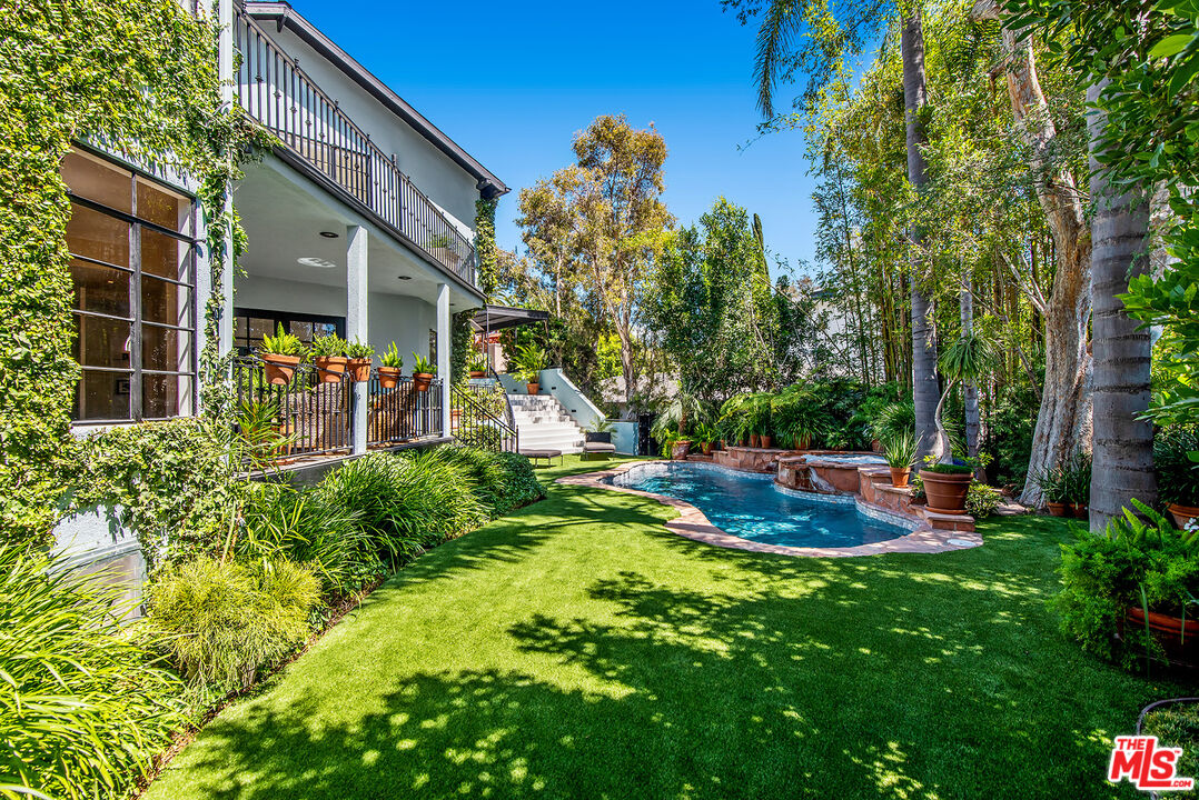 1151 Sunset Vale Ave