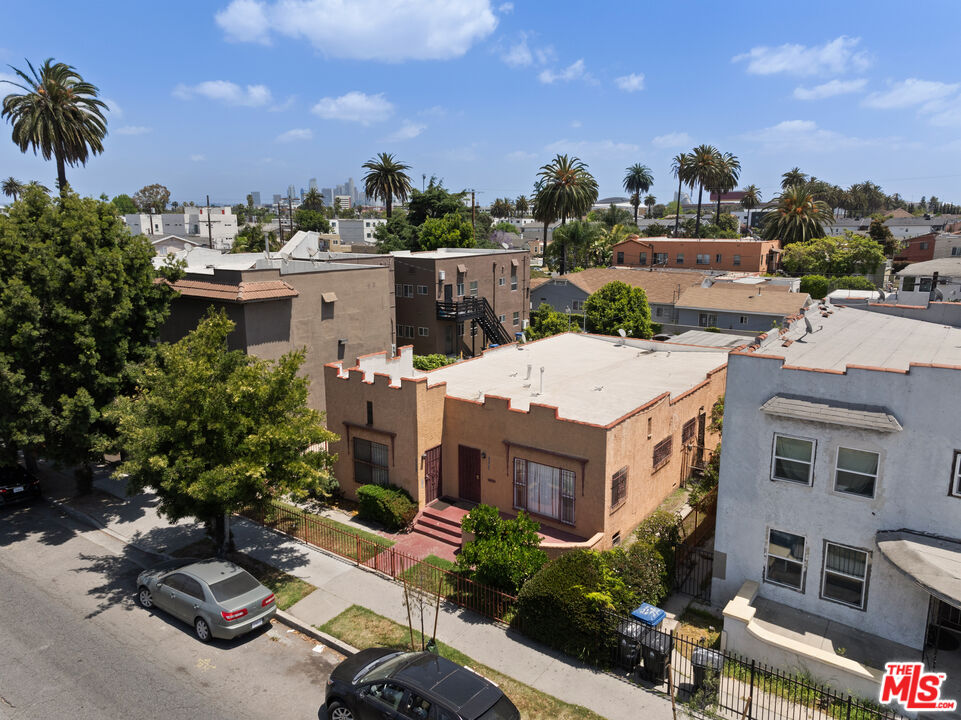 3982 S Normandie Ave