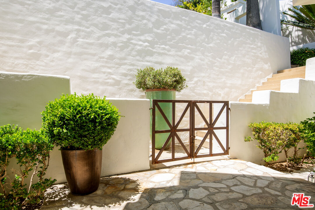 2249 Mountain Oak Dr