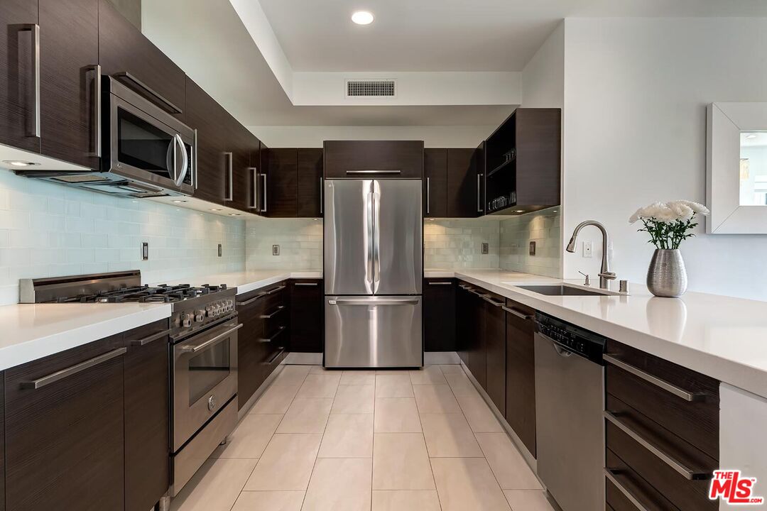 855 N Croft Ave Unit: 306