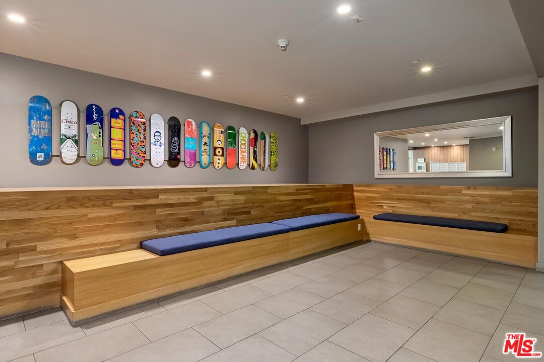 855 N Croft Ave Unit: 306