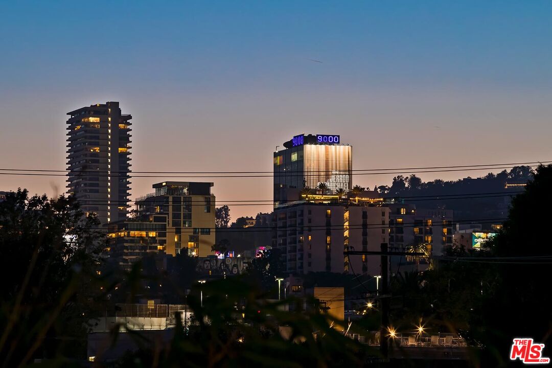 855 N Croft Ave Unit: 306