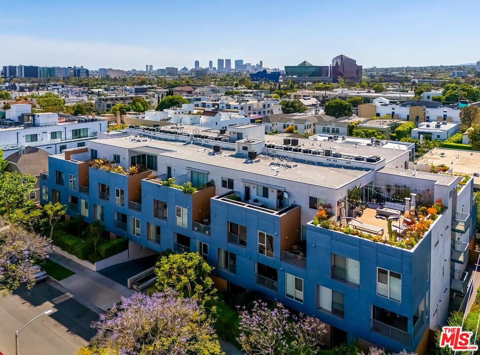 855 N Croft Ave Unit: 306