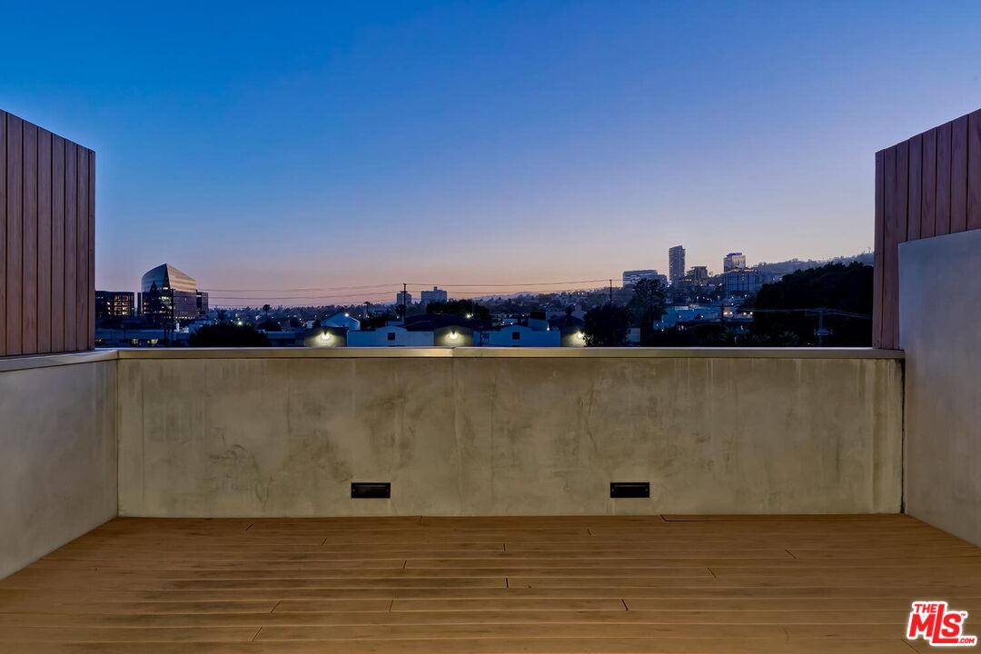 855 N Croft Ave Unit: 306