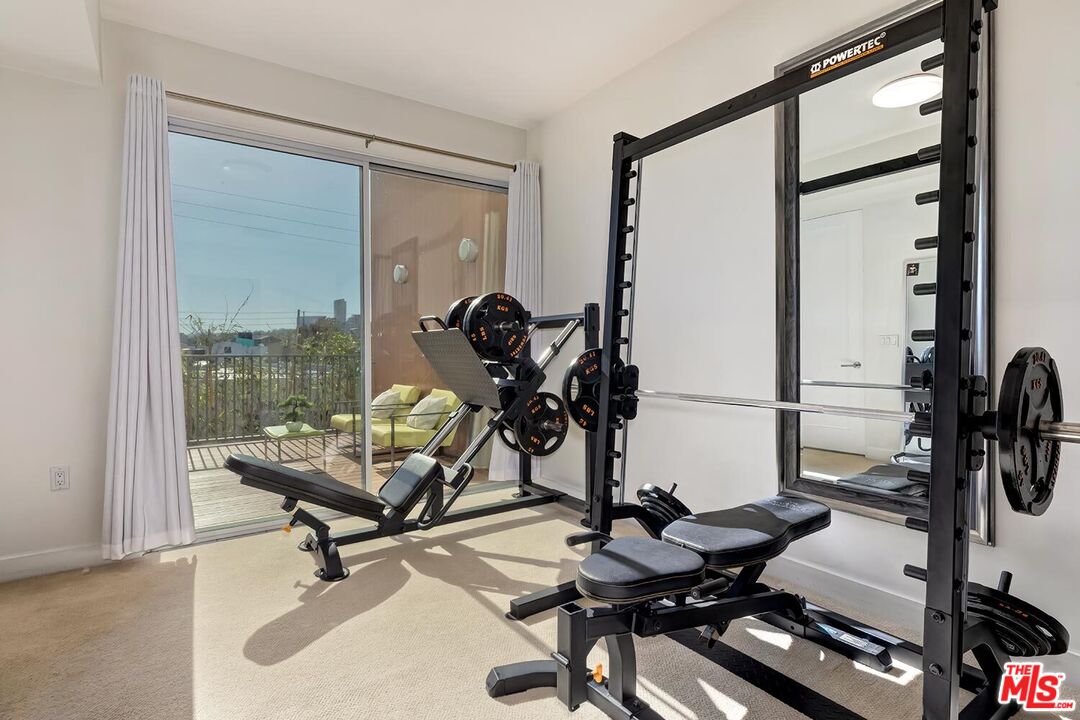 855 N Croft Ave Unit: 306