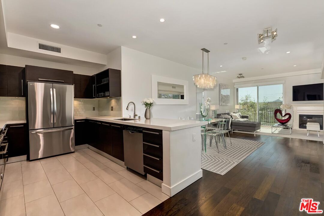 855 N Croft Ave Unit: 306