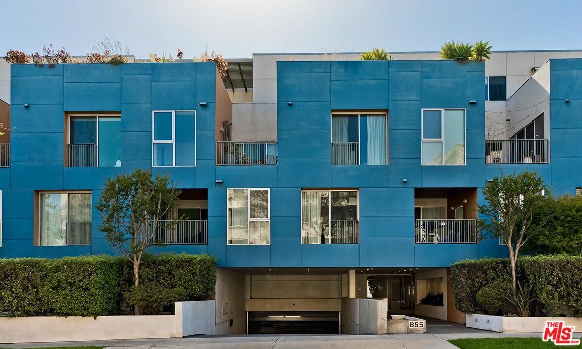 855 N Croft Ave Unit: 306