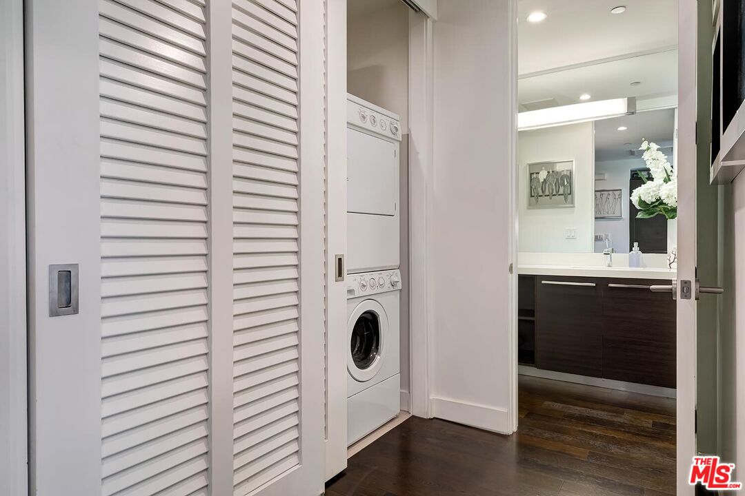 855 N Croft Ave Unit: 306