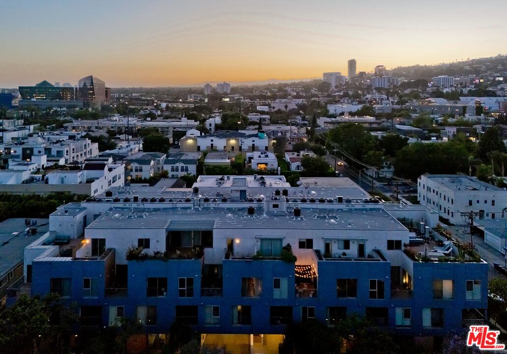 855 N Croft Ave Unit: 306