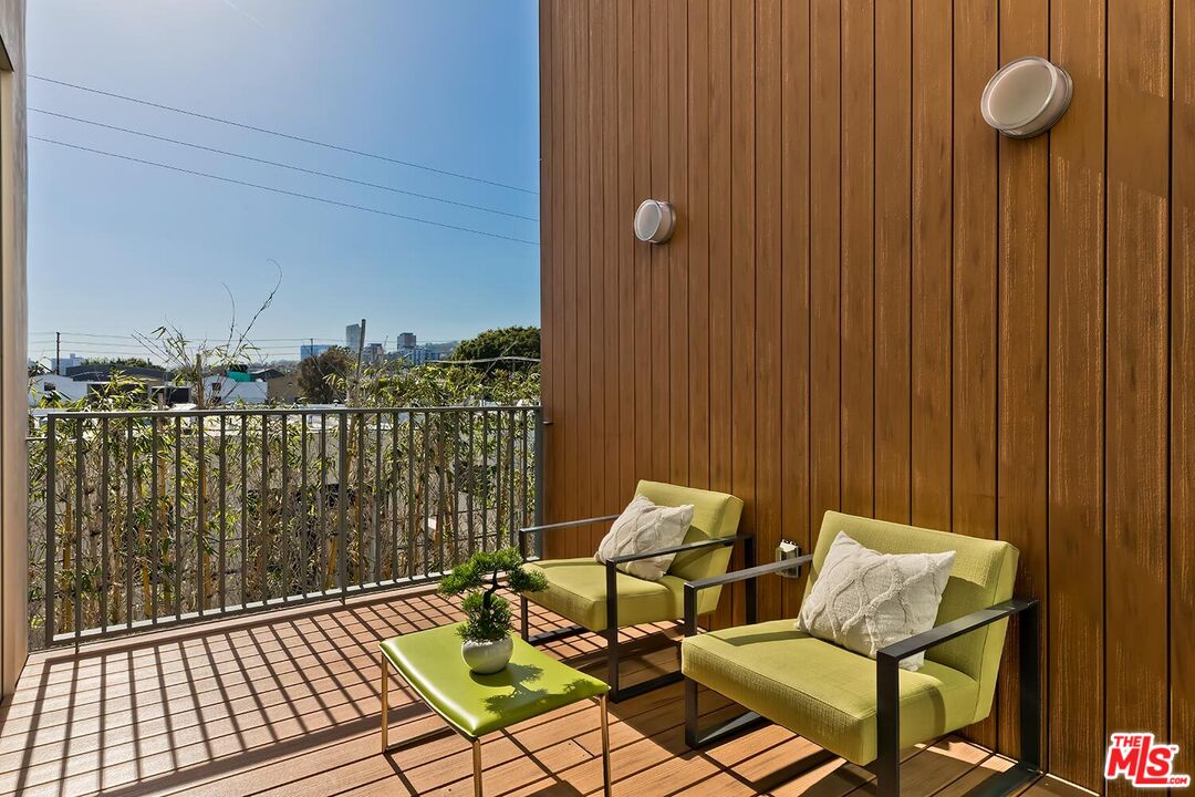 855 N Croft Ave Unit: 306