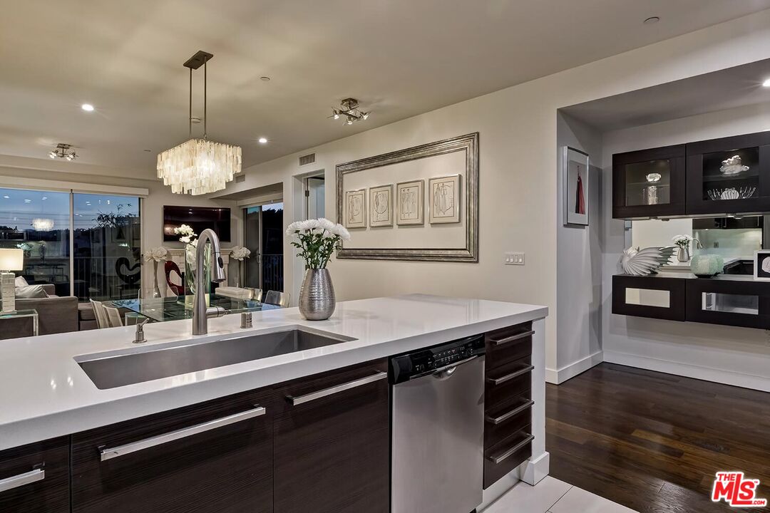 855 N Croft Ave Unit: 306