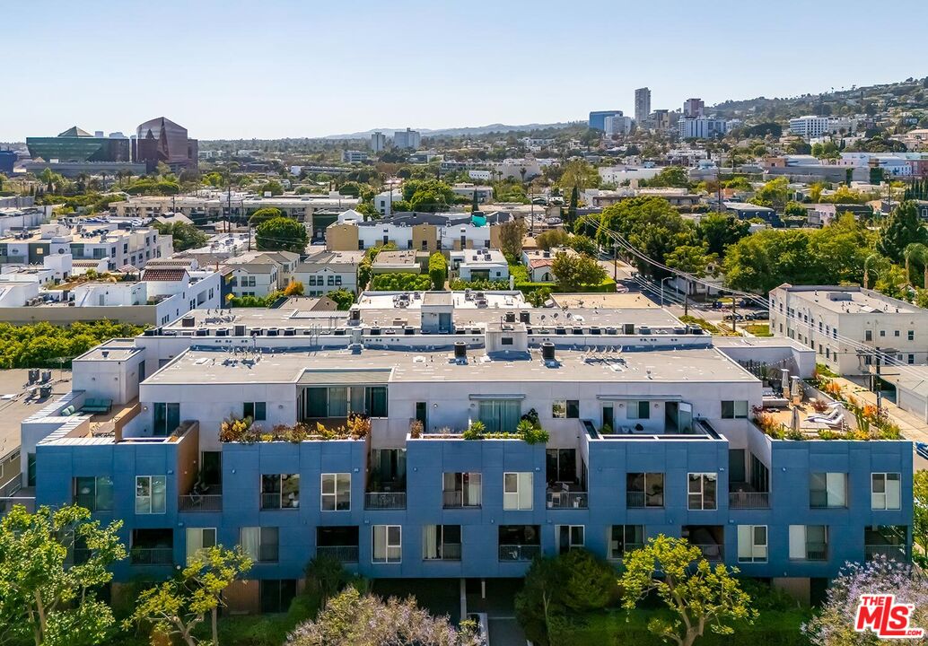 855 N Croft Ave Unit: 306