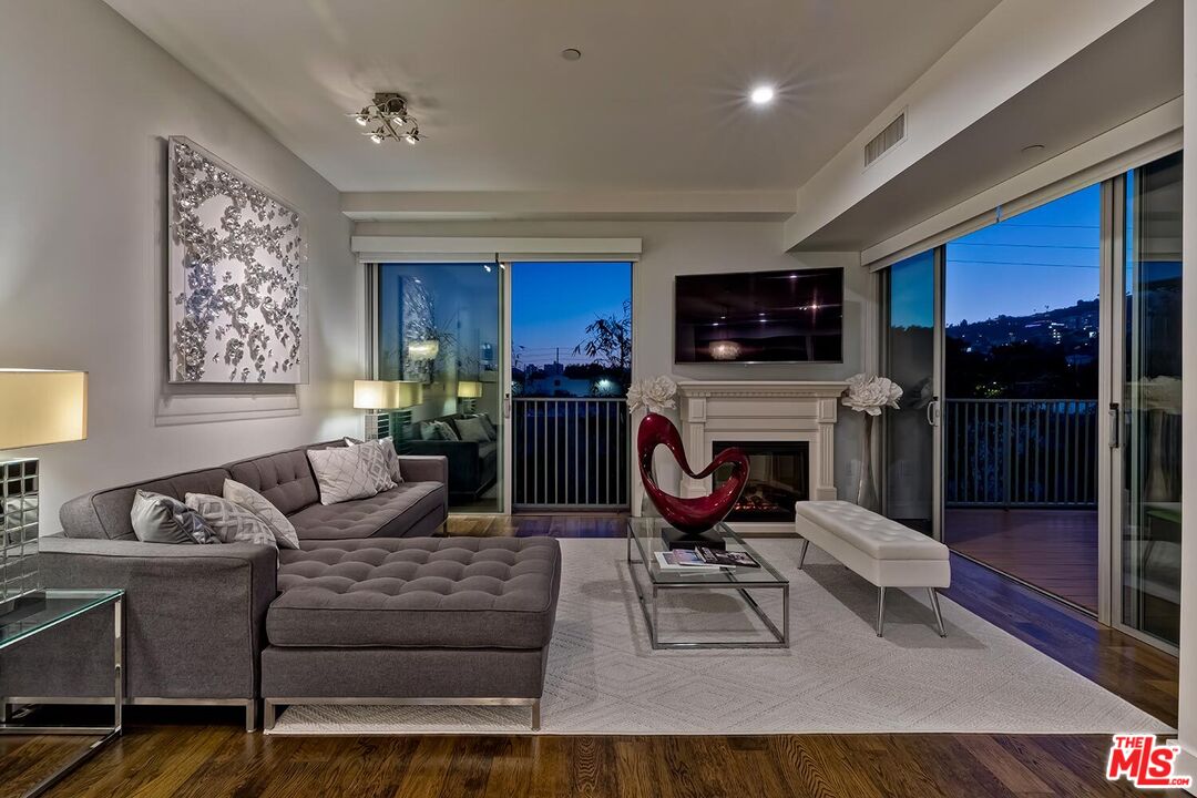 855 N Croft Ave Unit: 306