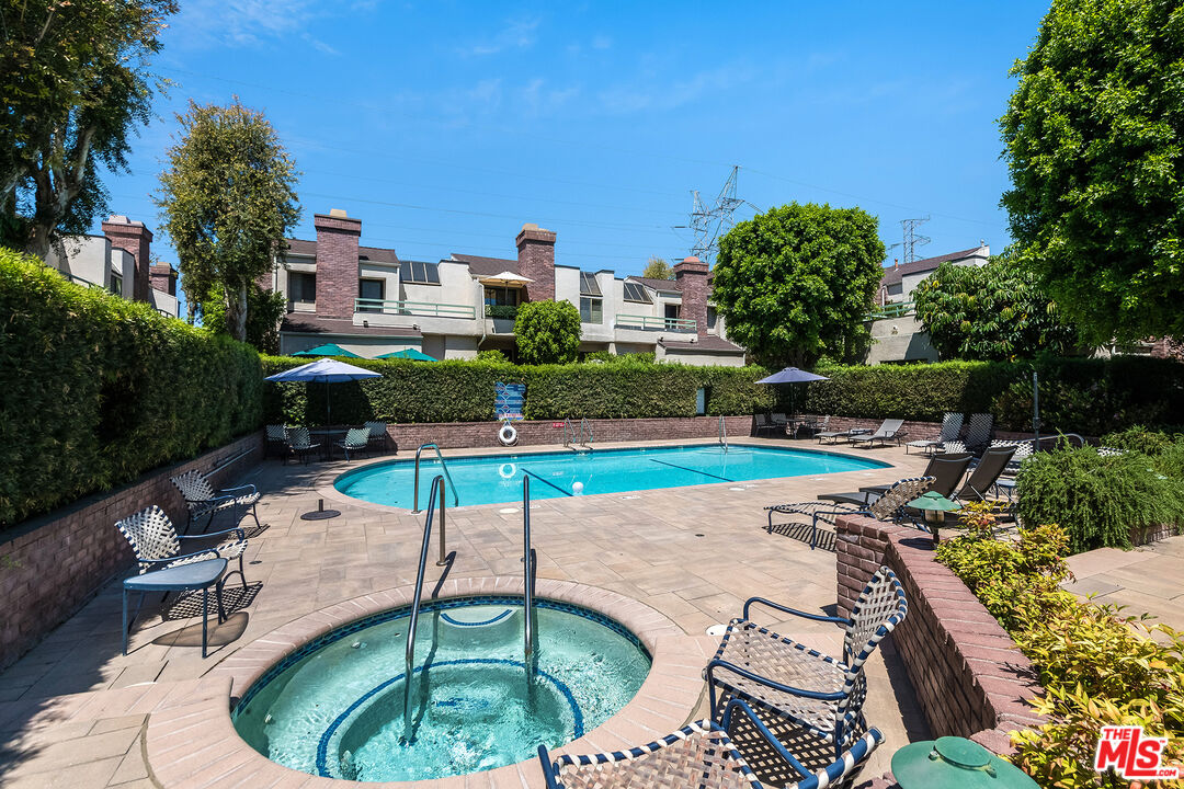 18731 Hatteras St Unit: 26