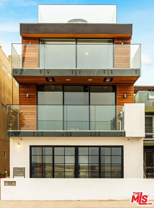 2205 Ocean Front Walk
