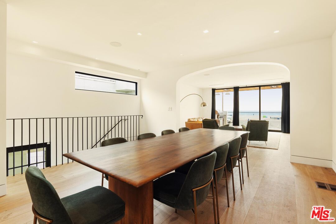 2205 Ocean Front Walk