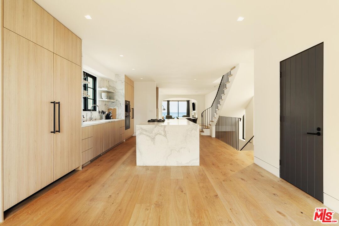 2205 Ocean Front Walk