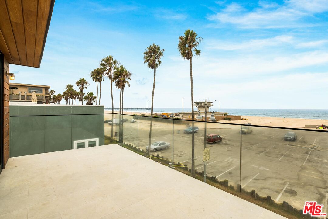 2205 Ocean Front Walk