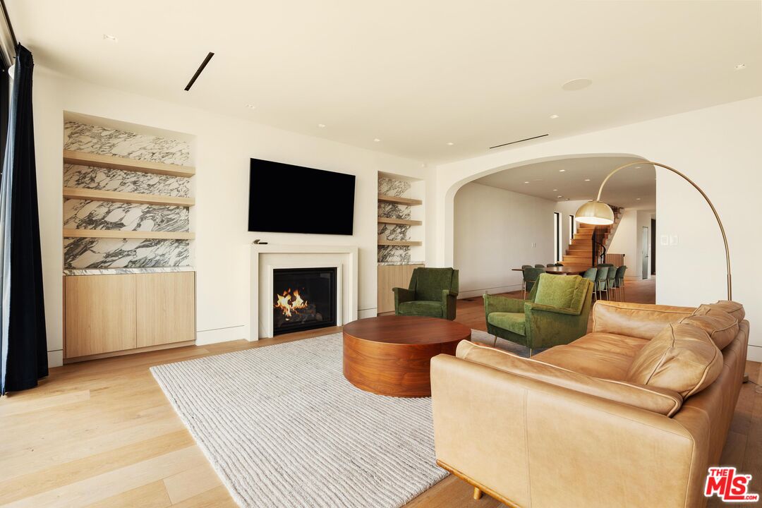 2205 Ocean Front Walk