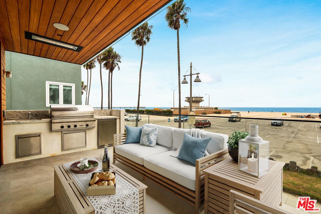2205 Ocean Front Walk