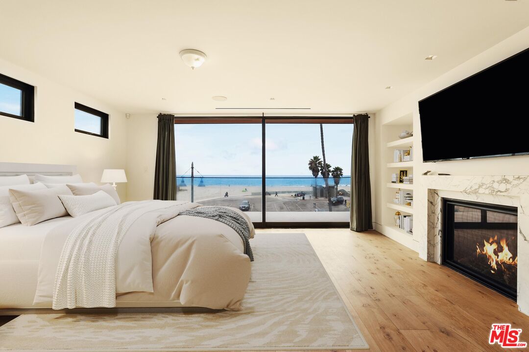 2205 Ocean Front Walk