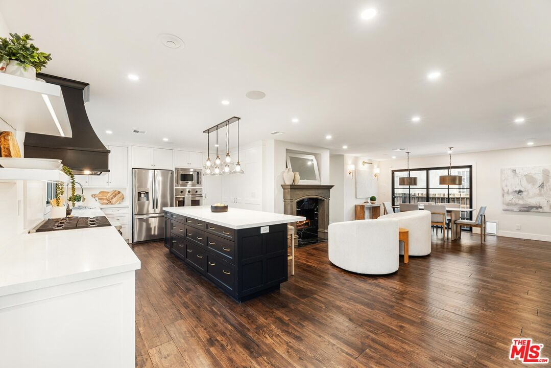 1225 S Cloverdale Ave