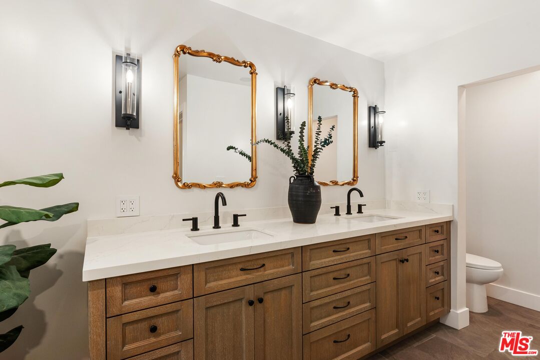 1225 S Cloverdale Ave