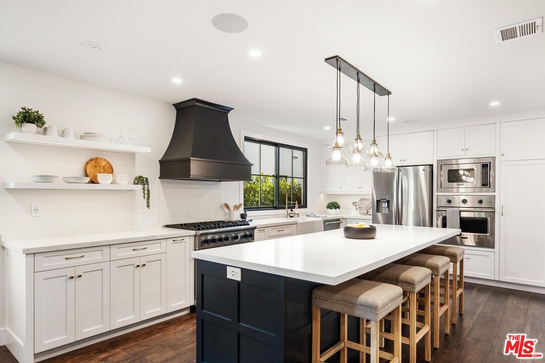 1225 S Cloverdale Ave