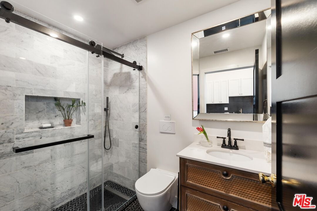 1225 S Cloverdale Ave