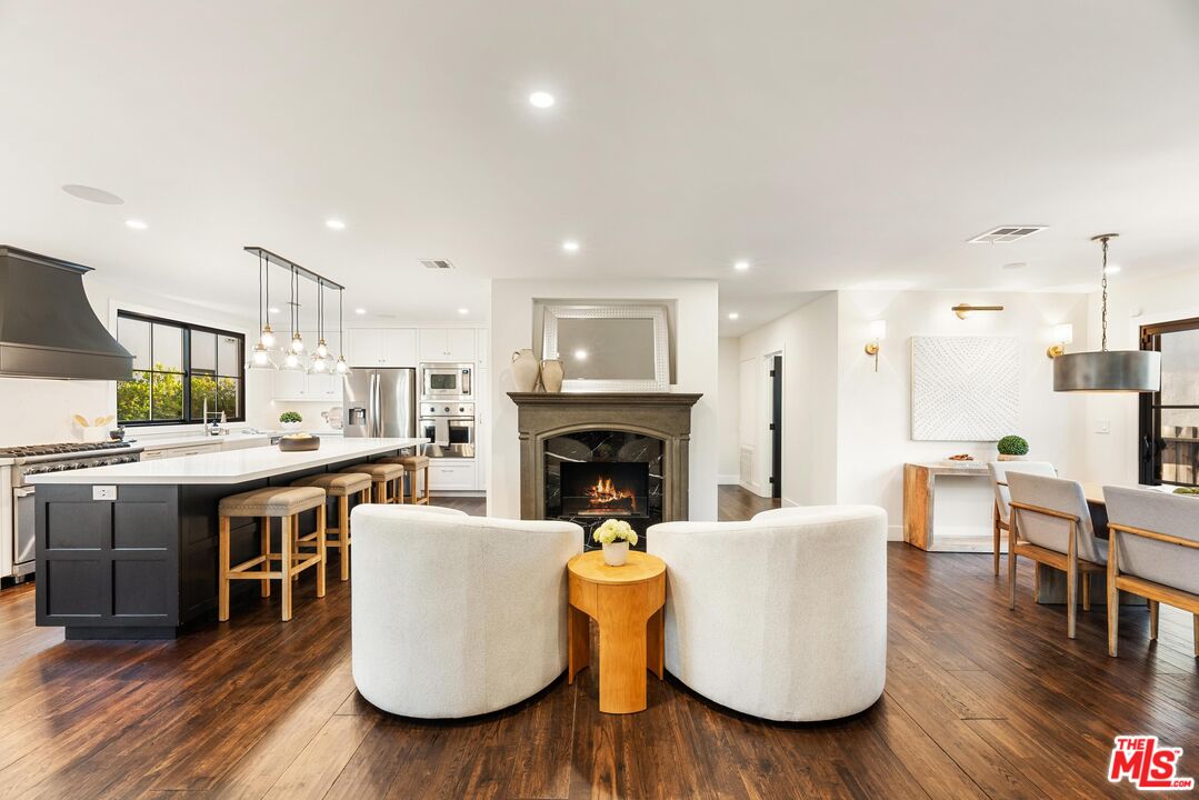 1225 S Cloverdale Ave