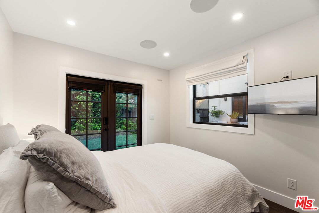 1225 S Cloverdale Ave