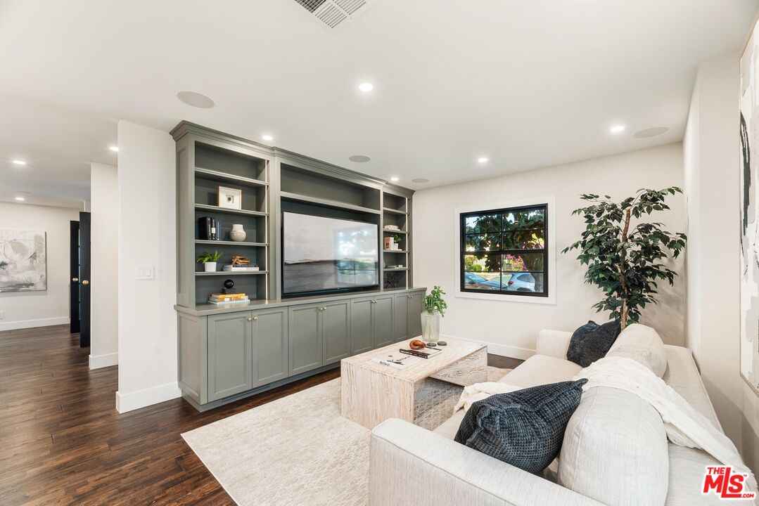 1225 S Cloverdale Ave