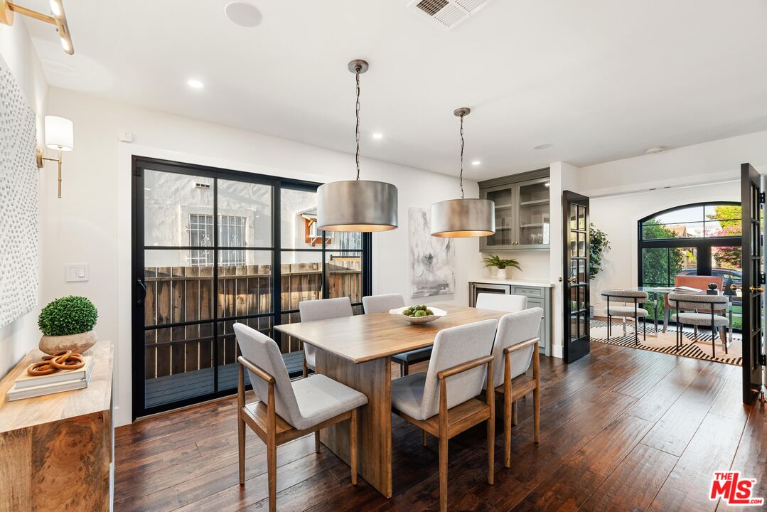 1225 S Cloverdale Ave