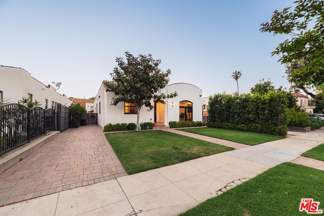 1225 S Cloverdale Ave