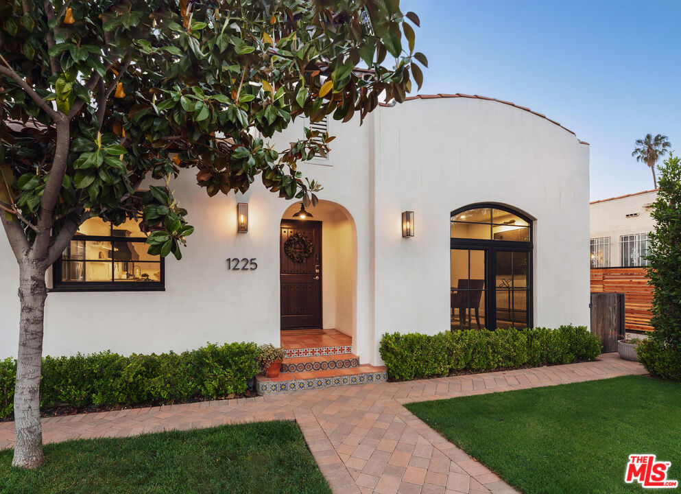 1225 S Cloverdale Ave