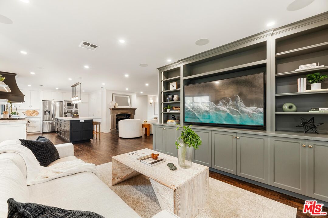 1225 S Cloverdale Ave