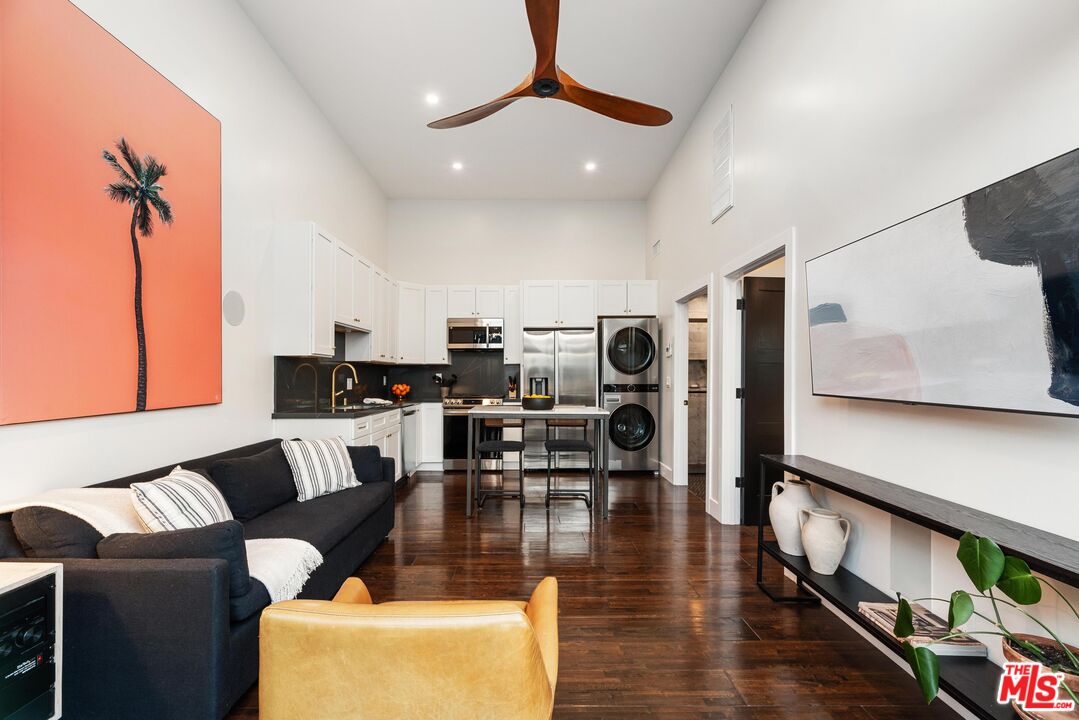 1225 S Cloverdale Ave