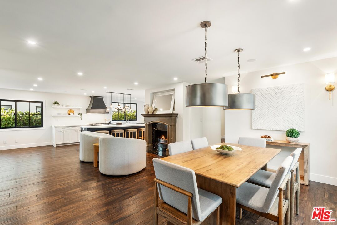 1225 S Cloverdale Ave