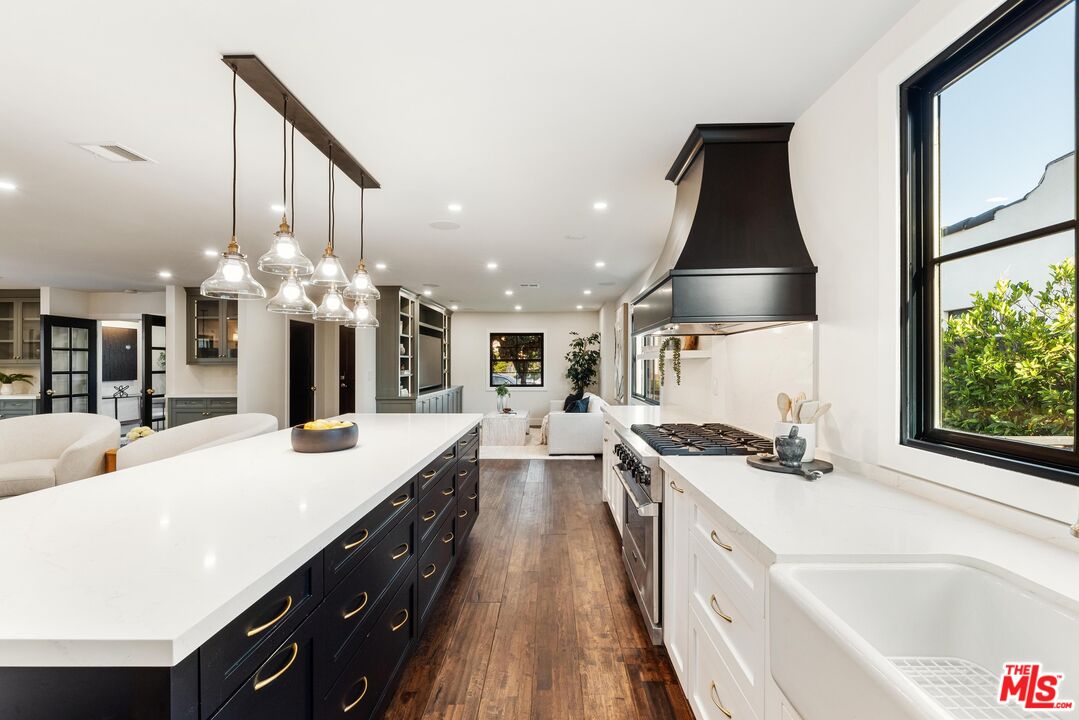 1225 S Cloverdale Ave